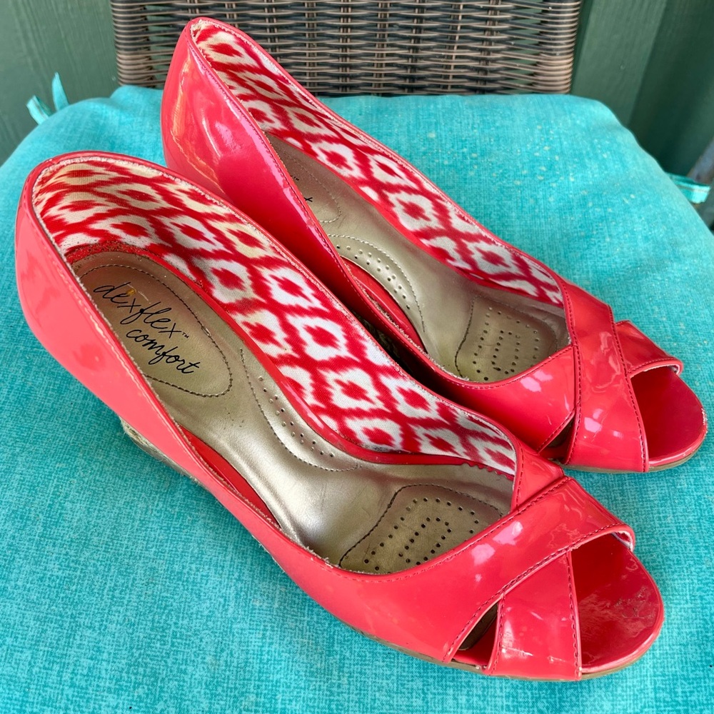 Peachy Pink Peep-Toe Wedge SZ 9.5 Vintage inspired